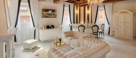 Smart TV, fireplace, stereo