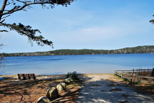 Fully updated 4BR 2.5B Patio playset & fireplaces Great location AC Linens Incl.