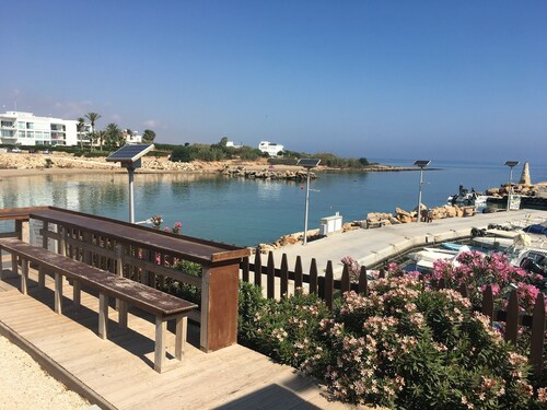 Luxury Villa, Protaras area. Private Pool, short walk to Blue Flag Beach, Wi-fi