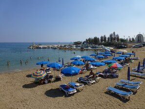 Plage à proximité, chaise longue