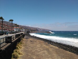Parasoller og strandhåndklær