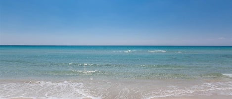 Una spiaggia nelle vicinanze