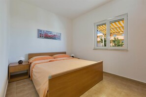 2 bedrooms, iron/ironing board