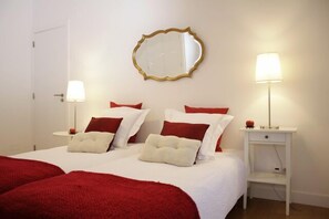 3 bedrooms, iron/ironing board, free WiFi, bed sheets - Apartment/ flat , view-point Tagus, castle, optional garage,WI-FI A/C (Lisboa)