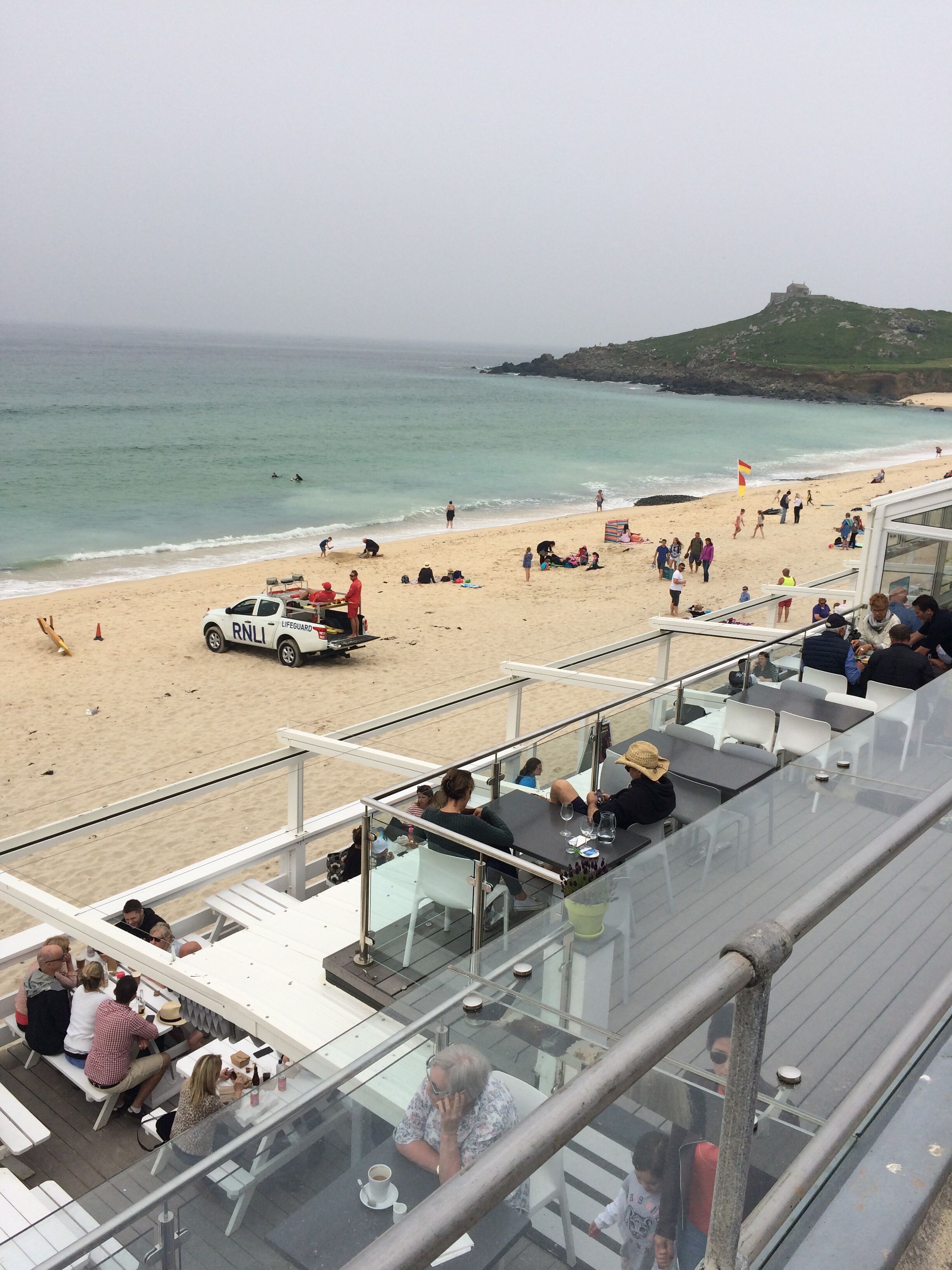 بالقرب من الشاطئ