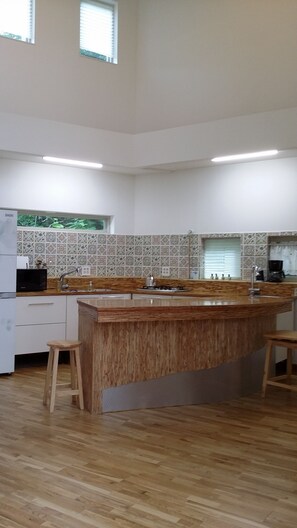 House (Seolrem 9) | Private kitchen | Full-size fridge, microwave, stovetop, coffee/tea maker - Seolrem 9 (Yangyang)