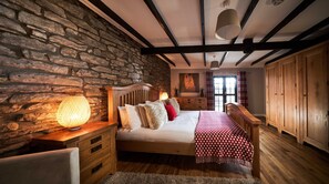 4 chambres, fer et planche à repasser, accès au Wi-Fi (inclus)