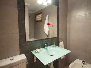 A bathroom with a glass sink, a toilet, and a bidet. - Obelisc-3, 3 DB ground-floor apartment near the beach. (Can Picafort)