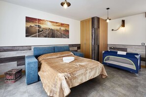 1 bedroom, soundproofing, iron/ironing board, travel cot