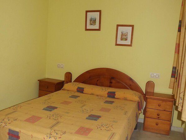 3 chambres, accès à Internet, literie fournie