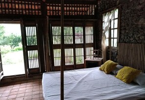 Bai Tu Long Deluxe Double Room - The Ancient House (Hai Phong)