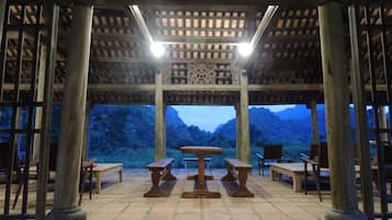 Breakfast, lunch, dinner served; local and international cuisine