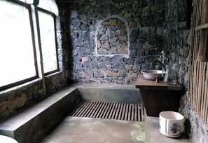 Free toiletries, hair dryer, slippers, towels - The Ancient House (Hai Phong)