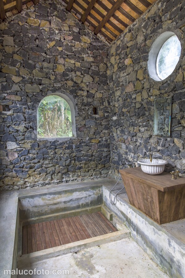 Free toiletries, hair dryer, slippers, towels - The Ancient House (Hai Phong)