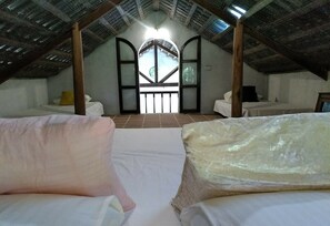 1 bedroom, desk - The Ancient House (Hai Phong)