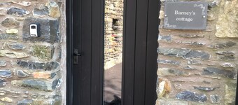 Beautiful modern Lakeland cottage with private hot tub, bbq and wood burner