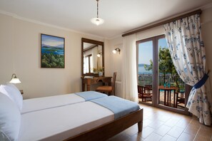 3 Schlafzimmer, Zimmersafe, Schreibtisch, BĂŒgeleisen/BĂŒgelbrett