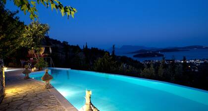 Luxury villa overlooking the sea with private pool-Villa Rose