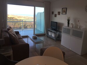 Smart TV, books, stereo