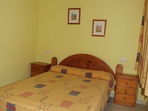 3 bedrooms, Internet, bed sheets - APCOSTAS San Antonio / Three Dedrooms (Alcoceber)