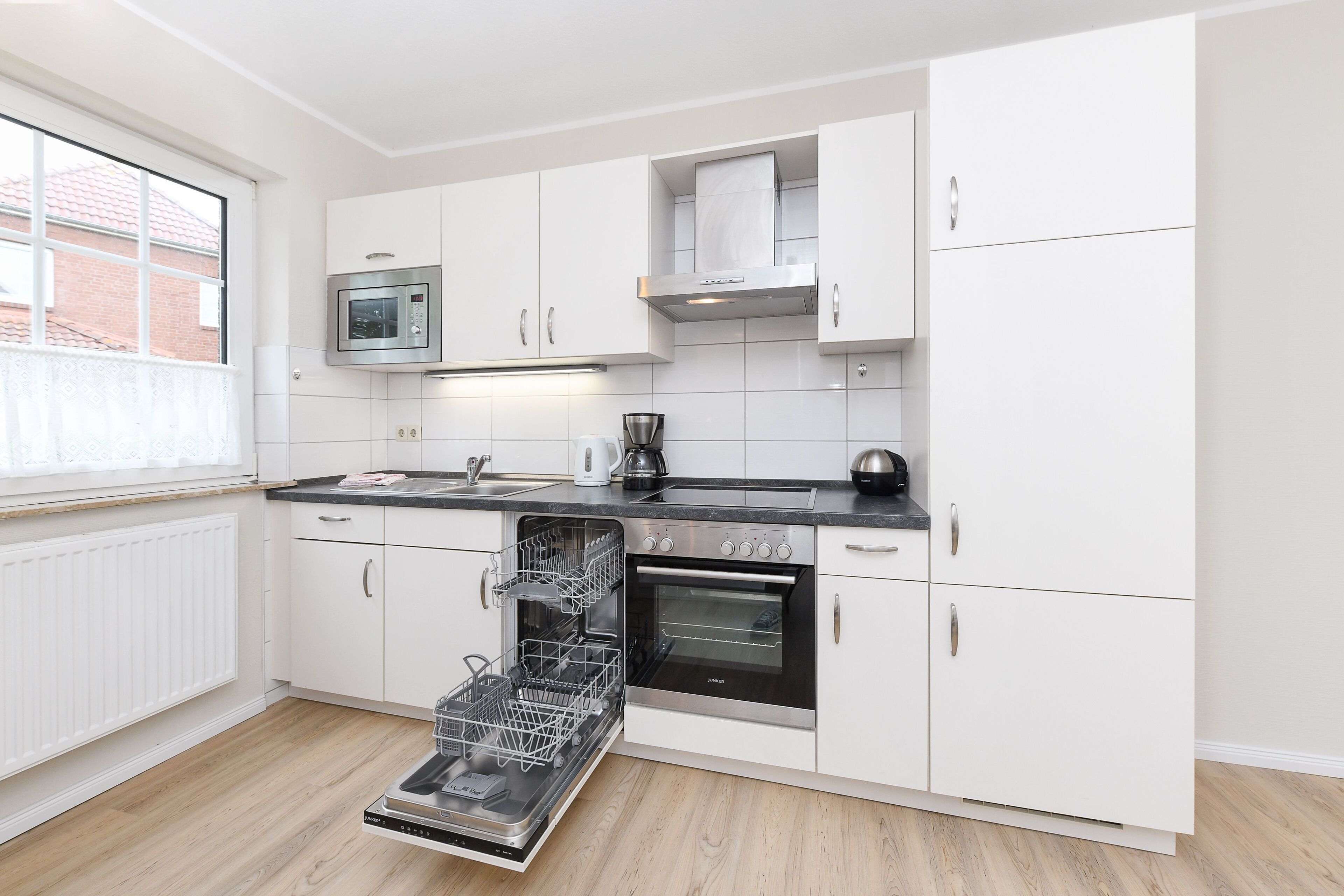 Kühlschrank, Mikrowelle, Ofen, Geschirrspüler