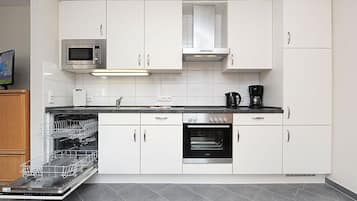 Kühlschrank, Mikrowelle, Ofen, Geschirrspüler