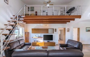 TV, mesa de pingue-pongue