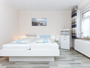 1 bedroom, iron/ironing board, WiFi - Apartment Ground floor - castle restaurant (Werdum)