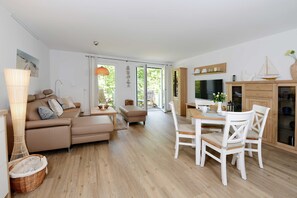 Unclassified image, 3 of 13, button