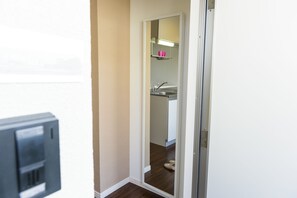 Free WiFi - Mr.KINJO EMINENCE INN MAKISHI (Naha)