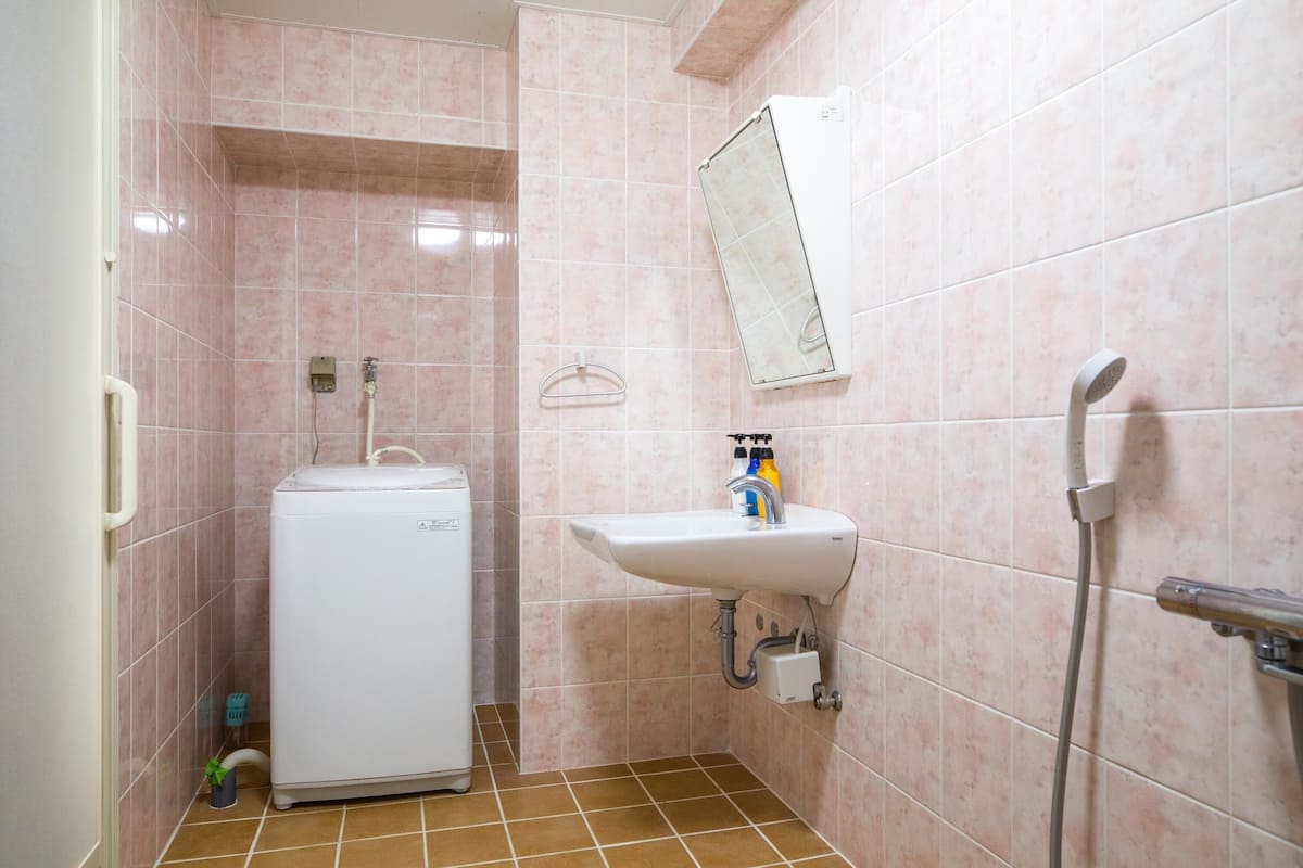 Dobbeltrom – standard, ikke-røyk (Main Bldg Accessible Double [20sqm]) | Bad | Separat badekar og dusj, dype avslapningsbadekar, hårføner og håndklær