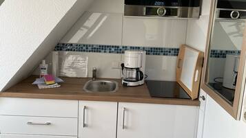 KylskÄp, diskmaskin, kaffe- och tebryggare och vattenkokare