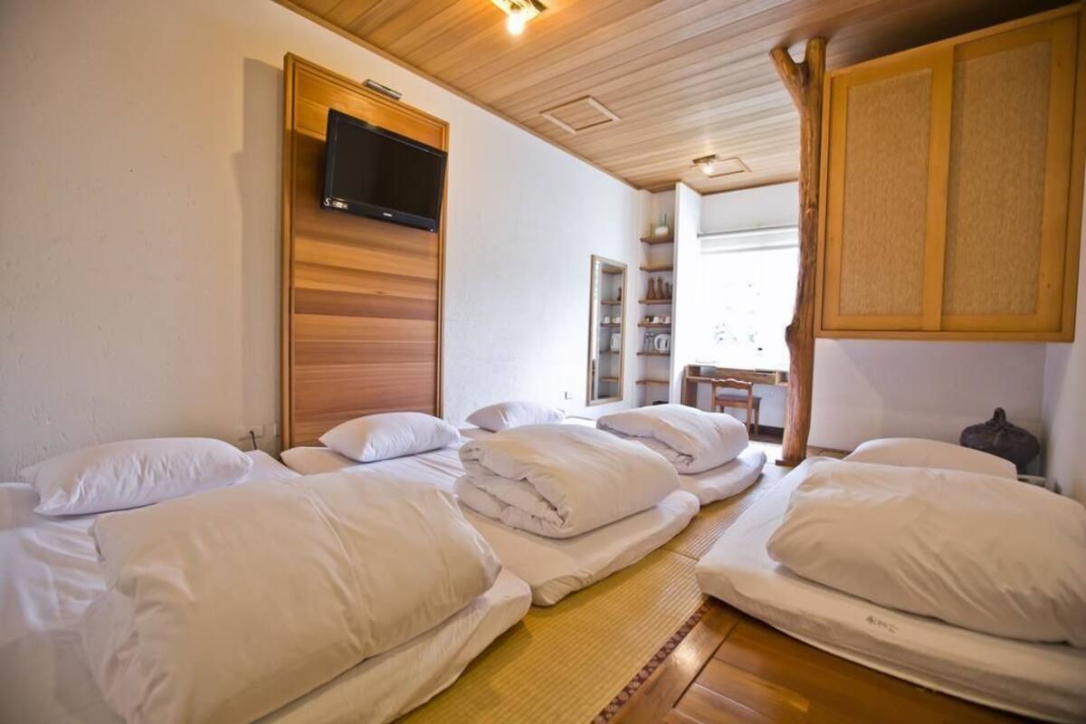 Desk, rollaway beds, free WiFi