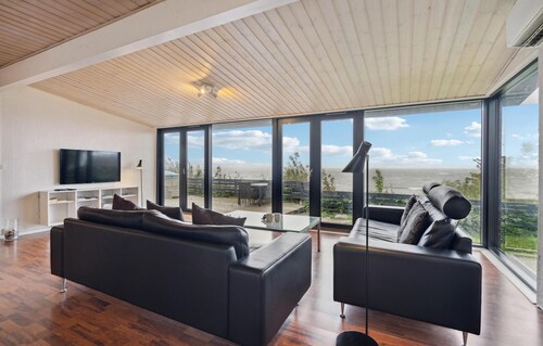 4 bedroom stunning home in Strøby