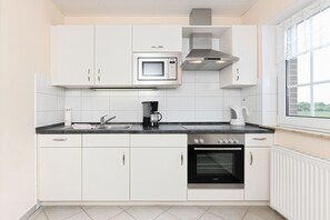 KĂŒhlschrank, Mikrowelle, Ofen, GeschirrspĂŒler