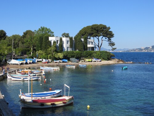 Air-conditioned apartment - All comforts - with garden and parking space