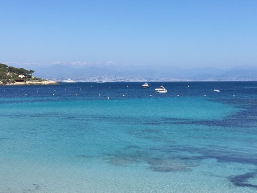 Air-conditioned apartment - All comforts - with garden and parking space