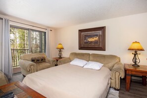 2 bedrooms, travel cot, Internet, bed sheets