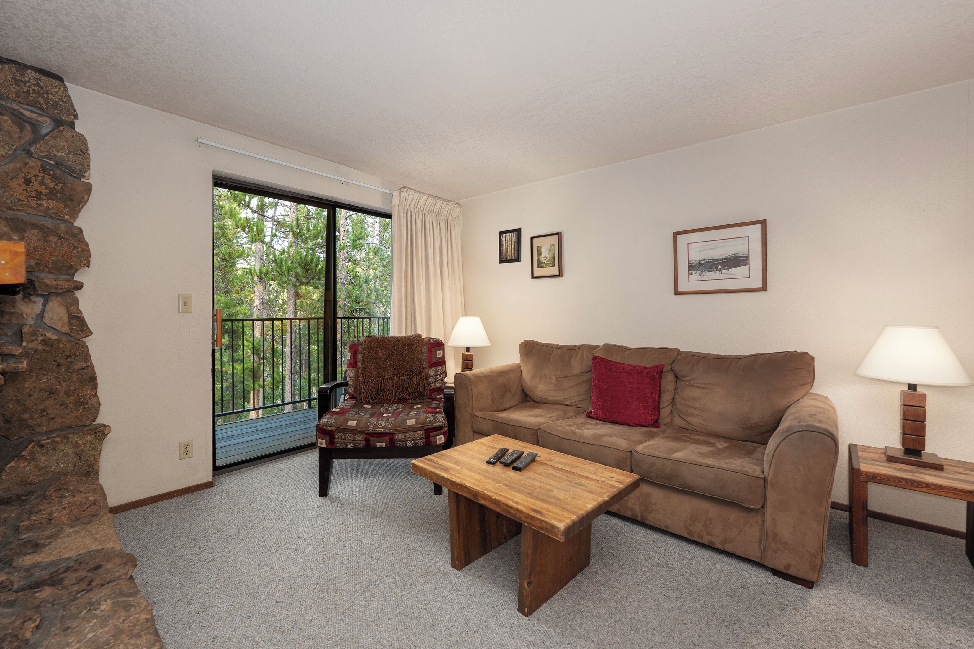 Televisie en een open haard