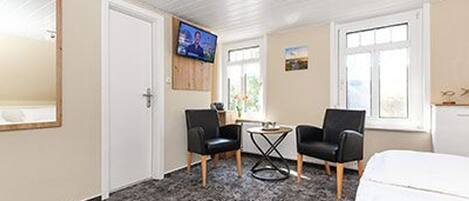 1 chambre, fer et planche à repasser, lit de bébé portatif, Wi-Fi