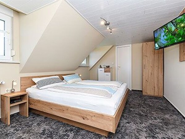 1 bedroom, iron/ironing board, travel cot, WiFi