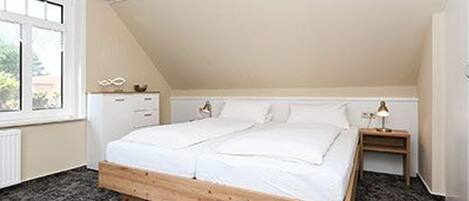 1 bedroom, iron/ironing board, travel cot, WiFi