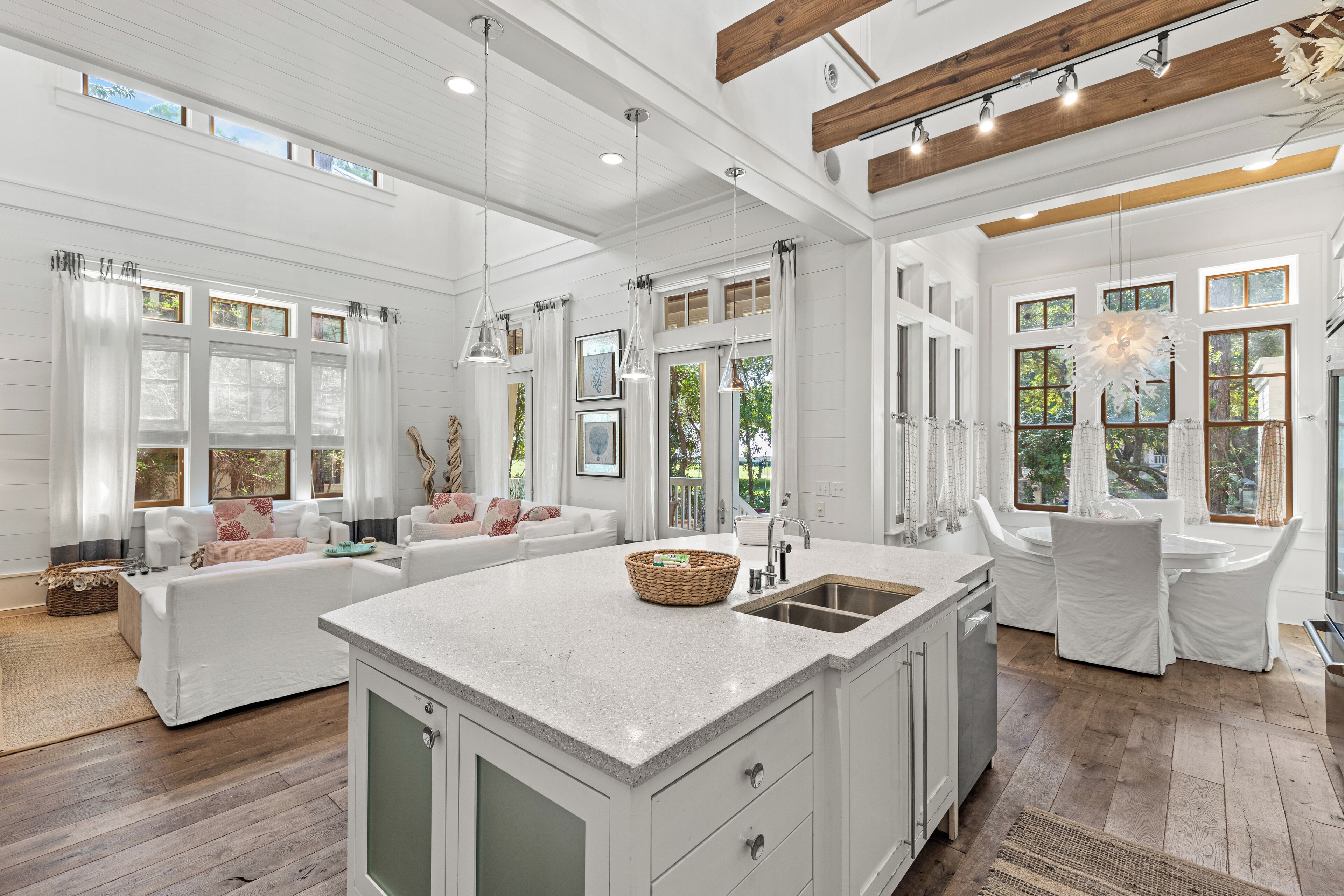 المنشأة من الداخل