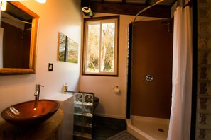 Shower, hair dryer, towels, soap - Very Sexy, Cozy and Romantic! Located Near Yosemite/Bass Lake (Oakhurst)