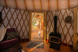 Interior - Very Sexy, Cozy and Romantic! Located Near Yosemite/Bass Lake (Oakhurst)