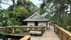 Terrace/patio - Spacious, Updated Villa – Perfect for Family Beach Vacations, Two King Beds! (Hilton Head Island)