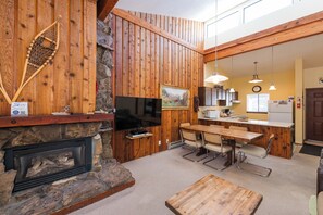 Kylskåp, mikrovågsugn, ugn och spishäll