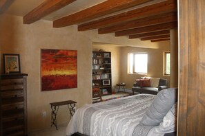 4 bedrooms, desk, soundproofing, iron/ironing board