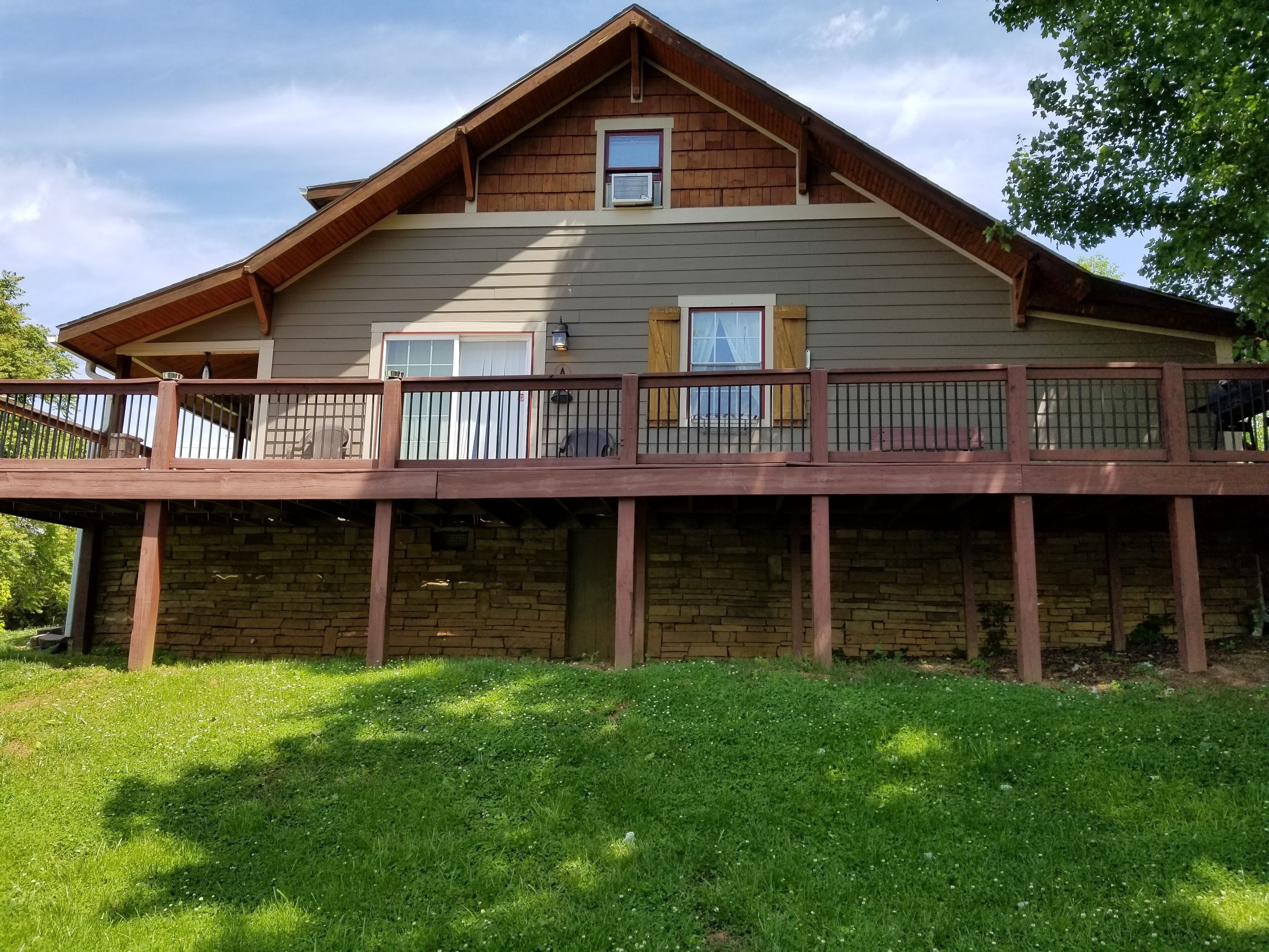 Summer House Across From French Broad River With 6 Free Tubes For Guests!! 