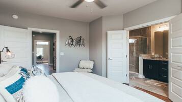 2 bedrooms, desk, iron/ironing board, free WiFi